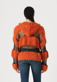 The Ragged Priest CORRUPTION HOODIE EYELASH - Džemperis - orange/black