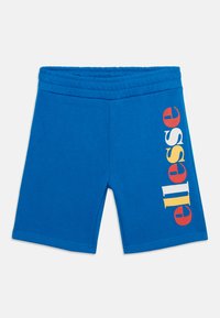 Shorts di cotone blu con cintura elastica. Presentano il logo "ellesse" multicolore sul lato sinistro. Tessuto morbido, design che arriva fino al ginocchio.