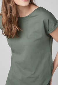 Next CAP SLEEVE - T-shirt imprimé - khaki