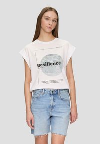 QS BERMUDA HIGH RISE - Denimové šortky - blau