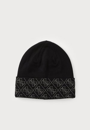 Beanie nero lavorato a maglia con risvolto decorato da motivi a diamante e borchie argentate, creando un contrasto testurizzato.