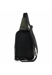 Borsa a tracolla con design in rete nera e parte superiore in sintetico verde, dotata di una singola tracolla regolabile e tasca laterale con cerniera.