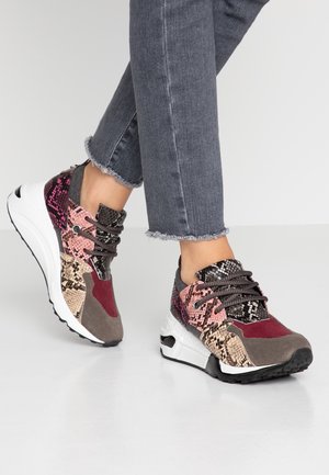 Sneakers laag - pink
