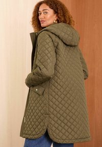 Love & Roses SHOWER RESISTANT HOODED QUILTED - REGULAR FIT - Ziemas mētelis - khaki green