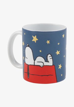 Ceramic mug with a blue background, featuring Snoopy lying on a red doghouse surrounded by yellow stars. White handle, smooth texture.