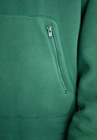 Nike Sportswear CLUB WINTERIZED - Felpa in pile - fir/white