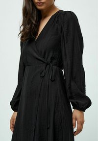 Desires ASTRA LONG SLEEVE MIDCALF - Denní šaty - black