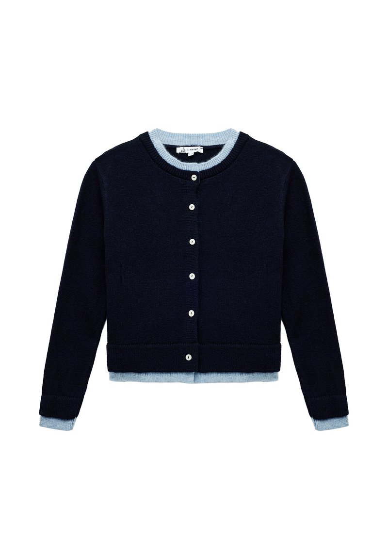 Dunkelblaues Cardigan mit rundem Halsausschnitt, hellblauen gerippten Akzenten und fünf weißen Knöpfen. Weiche Stricktextur mit langen Ärmeln.