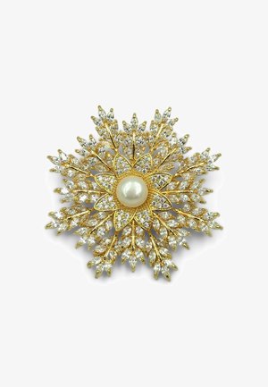 Spilla floreale in oro con una perla centrale circondata da cristalli simili a diamanti, a forma di marquise e rotondi, disposti in motivi a foglia sovrapposti.