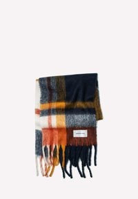 Écharpe à carreaux en marine, orange, gris et blanc. Fabriquée en matériau doux avec des bords frangés et une étiquette portant la mention "ARCTIC FOX."