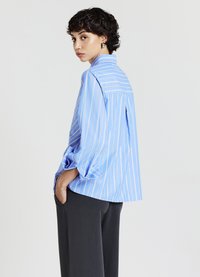 Calliope A RIGHE DIAGONALI - Hemdbluse - var celeste