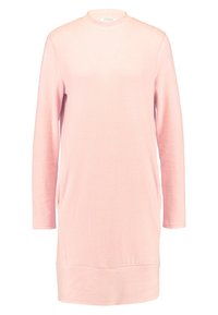 Abito rosa a maniche lunghe in tessuto morbido, con scollatura rotonda e tasche laterali. La silhouette è rilassata, con taglio dritto e orlo.