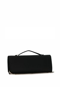Bolso de mano negro con una textura suave, forma rectangular y cadena plateada para llevar. Cuenta con un asa superior para un manejo fácil.
