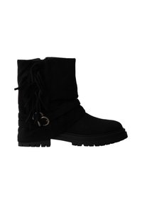 Botte noire mi-mollet avec franges latérales, sangles décoratives, boucles argentées, semelle épaisse à crampons et bout arrondi sur fond blanc.