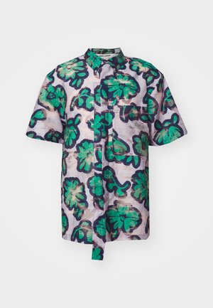 Kortærmet skjorte med kent-krave, prydet med et grønt blomstermønster på en lys baggrund, fremstillet af tekstureret stof.