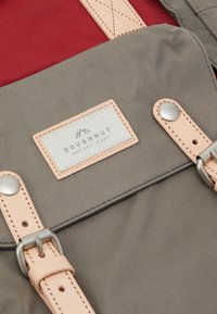 Doughnut MACAROON BACKPACK UNISEX - Mochila - bordeaux/grey