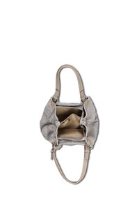 Lichtgrijze handtas met een reliëfswirlpatroon, dubbele bovenhandvatten, ritssluiting en beige binnencompartimenten voor organisatie.