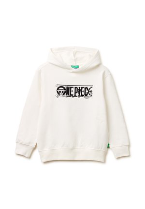 Sudadera blanca con capucha y mangas largas, con un logo negro de "One Piece" y un gráfico de calavera con huesos cruzados en el pecho.