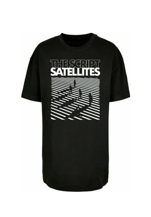 Sort bomulds t-shirt med et grafisk design, der har hvid tekst, som lyder "THE SCRIPT" og "SATELLITES" over et stribet skygge-mønster.