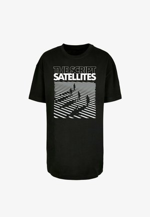 Sort bomulds t-shirt med et grafisk design, der har hvid tekst, som lyder "THE SCRIPT" og "SATELLITES" over et stribet skygge-mønster.