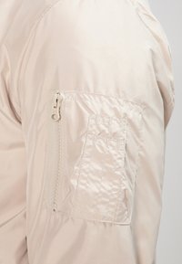 Urban Classics LIGHT BOMBER JACKET - Bombera - sand
