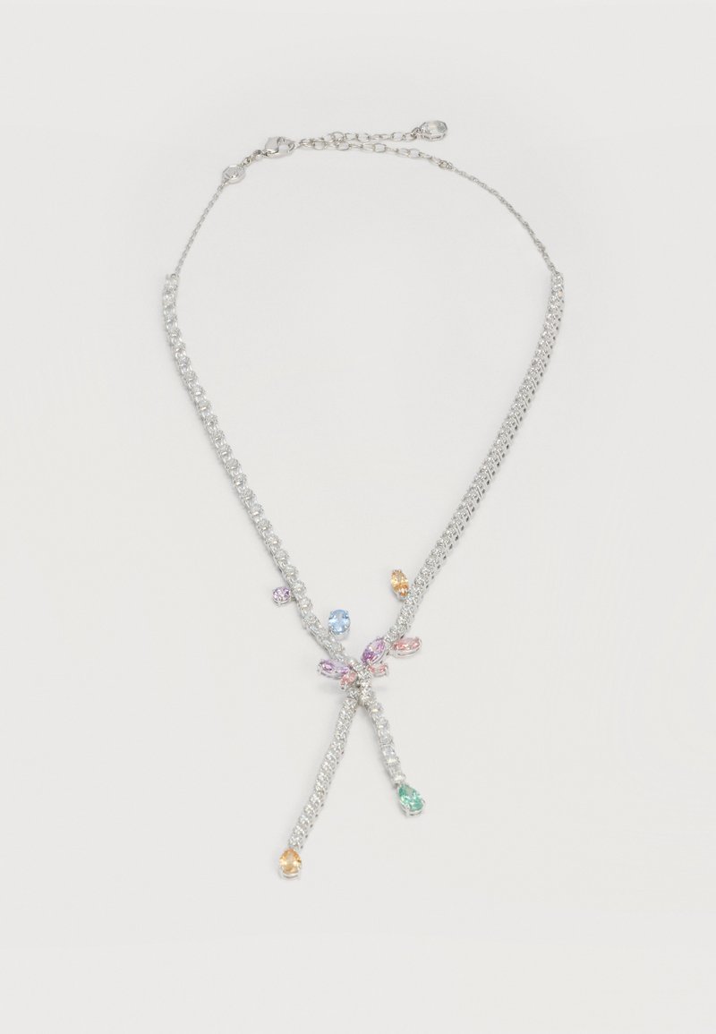 Ασημένιο κολιέ με αλυσίδα σε σχήμα Υ, διακοσμημένο με μικρές πολύχρωμες πέτρες στο κέντρο και στις άκρες.