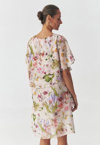 TATUUM MONROSE - Nappali ruha - beige