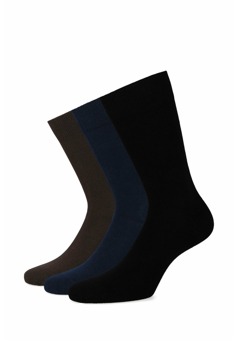 Trzy pary skarpetek w kolorach brązowym, granatowym i czarnym. Każda z nich ma prążkowany mankiet oraz gładką, elastyczną fakturę o wysokości do połowy łydki.