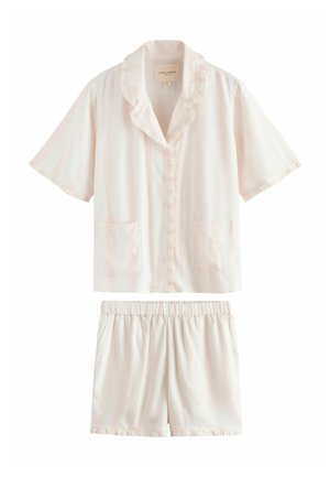 Weiches rosa Kurzarmhemd zum Knöpfen mit Rüschenkragen und passende Shorts mit elastischem Bund, beide mit dezenten Rüschen-Details.