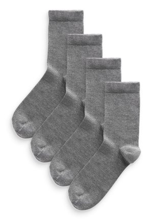 Quatre paires de chaussettes grises en matériau tricoté doux avec un poignet côtelé classique. Elles présentent une texture lisse et une pointe renforcée.