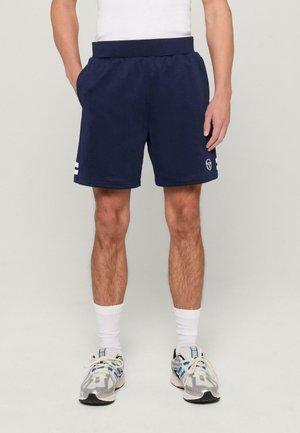 Granatowe spodenki sportowe z miękkiego materiału, z elastycznym pasem, bocznymi kieszeniami i białymi akcentami po bokach.