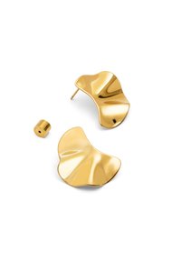 Pendientes de metal dorado con una forma orgánica y ondulante. Presentan un acabado pulido e incluyen un pequeño respaldo cilíndrico.