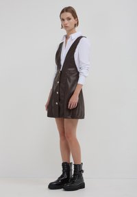 Calliope Blusenkleid - marrone