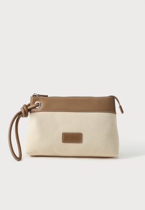 Pieni beige ja vaaleanruskea rahapussi rannekkeen kanssa, vetoketjusuljenta ja MaxMara Beachwear -logotunniste keskinkeskellä etupuolta.