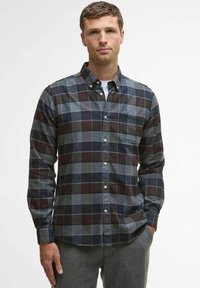 Flanellen overhemd in donkergrijs en bordeauxrood ruitpatroon, met een button-down kraag, een enkele voorzak en lange mouwen. Gemaakt van een katoenmix.