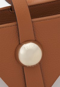 Furla SFERA TOTE - Velika torba - brown