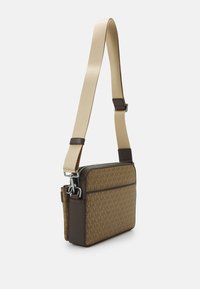 Michael Kors DUAL XBODY UNISEX - Skulderveske - husk