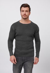Dunkelgrauer gerippter Langarmpullover mit Rundhalsausschnitt. Verfügt über ein strukturiertes Strickmuster, eine figurbetonte Silhouette und elastische Bündchen.