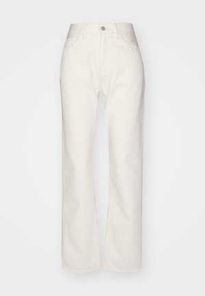 Pantalons en denim blanc avec une taille haute et une coupe évasée. Comprend une fermeture à bouton et à fermeture éclair, des passants de ceinture et des détails de couture subtils.