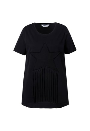 Schwarzes T-Shirt aus weichem Stoff mit einem strukturierten Sternenmuster und vertikalen Falten am Saum. Kurze Ärmel und runder Ausschnitt.