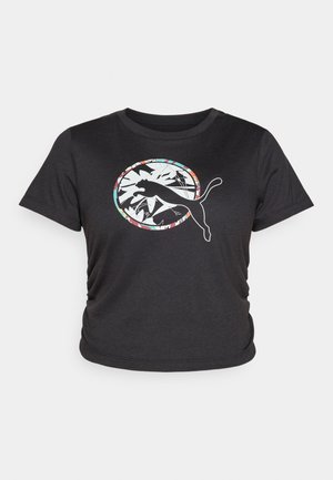 Sort bomulds t-shirt med et grafisk design, der har en springende kat-logo inden for et cirkulært mønster med farvede accenter. Korte ærmer.
