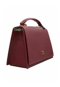 Borsa strutturata bordeaux con finitura testurizzata, manico superiore, dettagli in metallo dorato e chiusura a scatto magnetica.