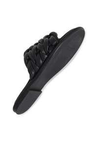 Zwarte leren slipper met een gevlochten bovenkant en een gestructureerde rubberen zolen. Tijdloze silhouette met een platte, open teen stijl.