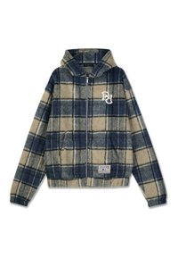 Hooded zip-up jakna iz mehkega flisa s potezami v karirnem vzorcu, ki vključuje mornarsko modro in bež barvo, z logotipom in kenguru žepom. Udobna in topla tekstura.