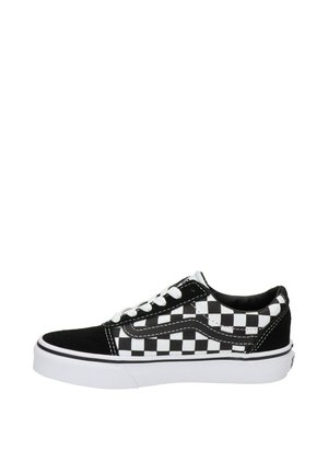 Zapatillas de lona en blanco y negro con un diseño de tablero de ajedrez, de perfil bajo, suela de goma blanca y cordones blancos, con detalles de costura en contraste.