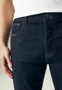 Next MOTION FLEX STRETCH - Vaqueros slim fit - blue indigo rinse