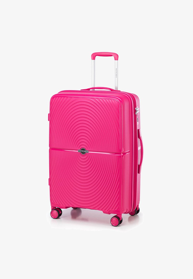 Maleta rígida rosa con un diseño ondulado, asa retráctil, cuatro ruedas y un asa lateral para un transporte fácil.