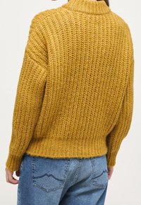 Mustang Maglione - yellow