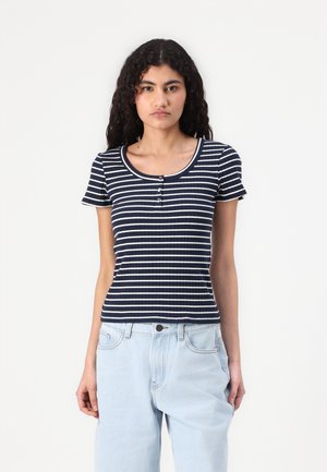 VMSEA HENLEY - Apdrukāts T-krekls - navy blazer/snow white