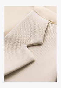 Unausgewählt, beige